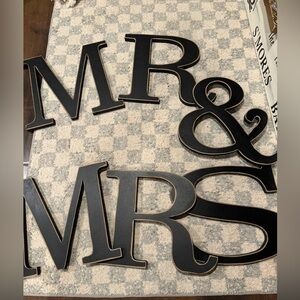 Mr & Mrs Sign- black